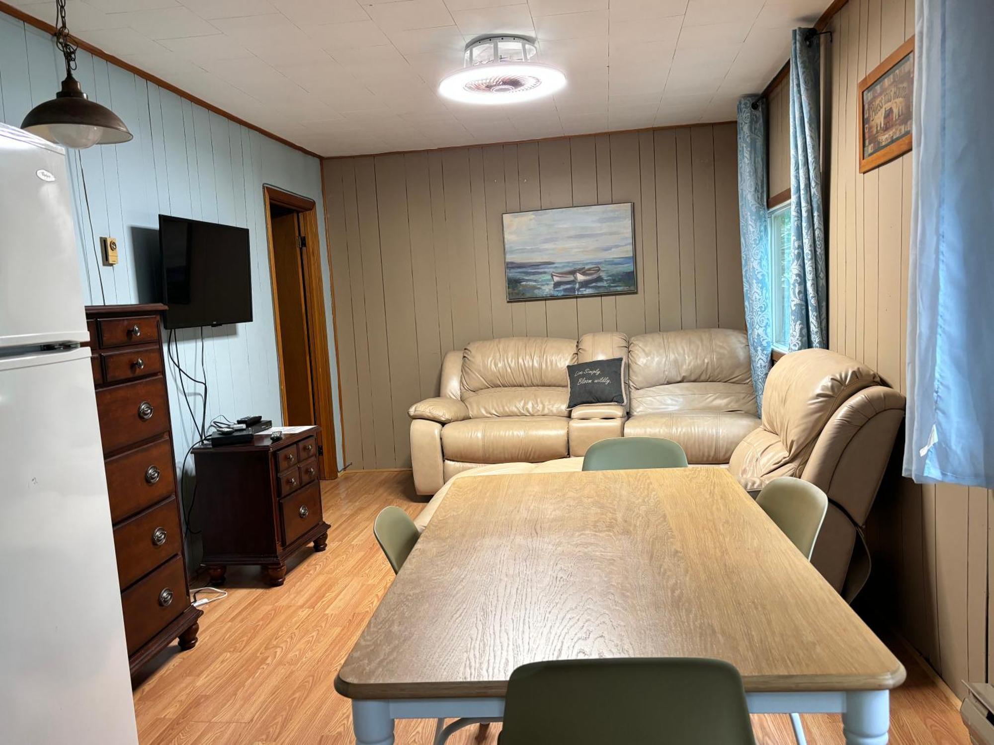 Lakefront Hideaway Resort Kawartha Lakes Oda fotoğraf
